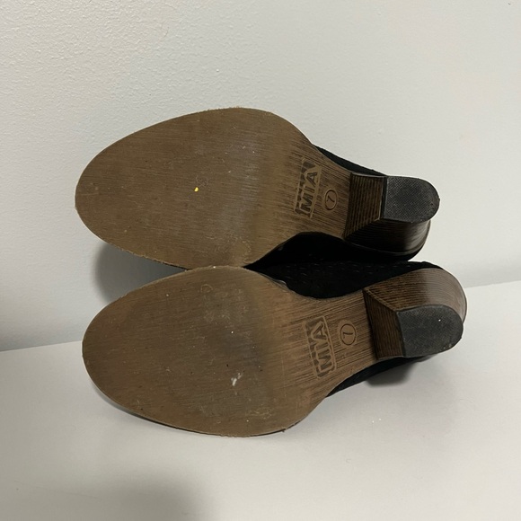 MIA laser cut black suede booties women’s size 7-GUC - Picture 7 of 15